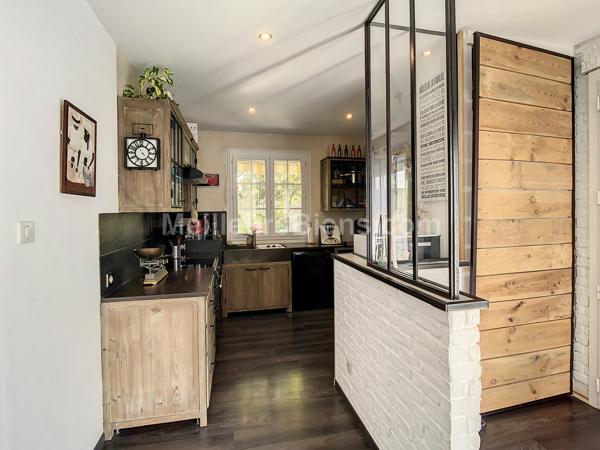 Maison sur sous-sol complet  avec piscine