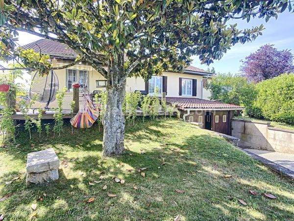 Maison sur sous-sol complet  avec piscine