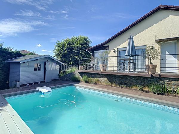 Maison sur sous-sol complet  avec piscine