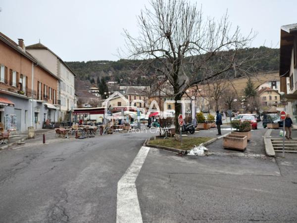 Appartement de type 3 situé au centre du village de SEYNE