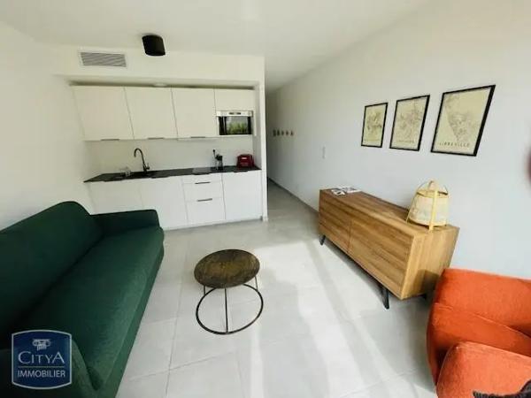 Appartement à louer 1 pièce 23.2m² Sanary-sur-Mer (83110)