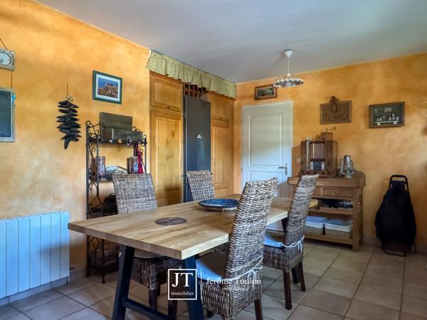Maison
                                                                                                                                                                                                                                                                                                                        5 pièce(s)                                                                                                                                                                                                          3 chambre(s)                                                                                                                                                                                                          145  m²