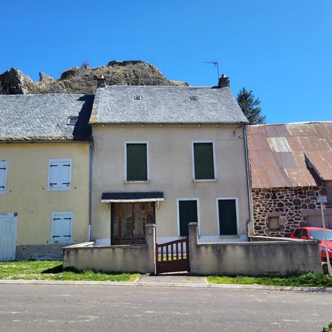 Maison de bourg avec terrain Apchon (15400)