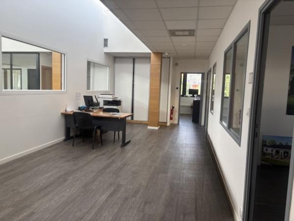 À LOUER : 1 lot de bureaux ERP situé au coeur du quartier du Technopole à Saint-Etienne