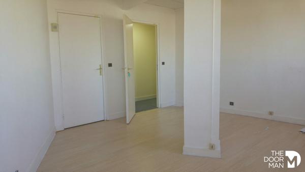 Bureau - À louer - 20 m² - COIGNIERES | The Door Man