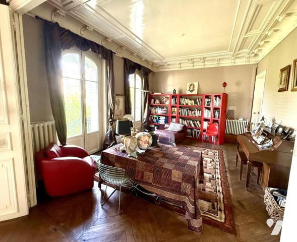 EXCEPTIONNEL - Meudon Bellevue - Maison fin XIXème - 335m2 -12 pièces- Garage - Dépendances