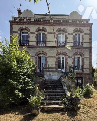 EXCEPTIONNEL - Meudon Bellevue - Maison fin XIXème - 335m2 -12 pièces- Garage - Dépendances