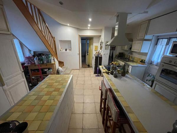 AU COEUR DE LA VILLE, MAISON AVEC 2 APPARTEMENTS