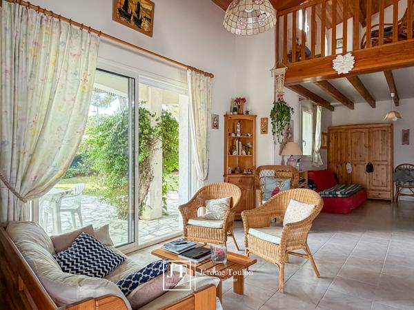 Maison
                                                                                                                                                                                                                                                                                                                        6 pièce(s)                                                                                                                                                                                                          4 chambre(s)                                                                                                                                                                                                          136  m²