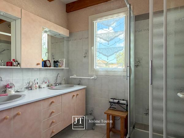 Maison
                                                                                                                                                                                                                                                                                                                        6 pièce(s)                                                                                                                                                                                                          4 chambre(s)                                                                                                                                                                                                          136  m²