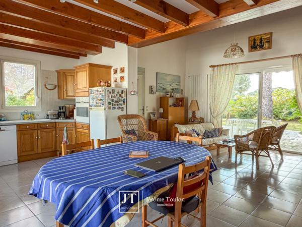 Maison
                                                                                                                                                                                                                                                                                                                        6 pièce(s)                                                                                                                                                                                                          4 chambre(s)                                                                                                                                                                                                          136  m²