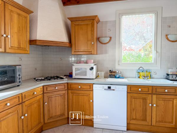 Maison
                                                                                                                                                                                                                                                                                                                        6 pièce(s)                                                                                                                                                                                                          4 chambre(s)                                                                                                                                                                                                          136  m²
