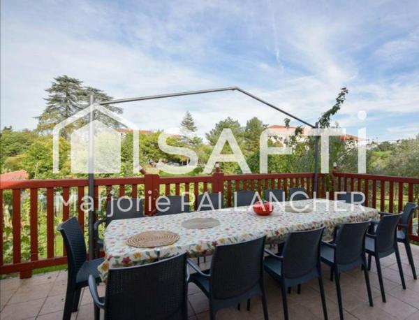 Villa typique basque de 103m2 + T2 de 57m2 à 15 minutes à pieds du centre ville et des plages de Saint Jean de luz sur terrain de 705m2