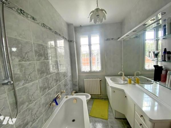 MAISON ANCIENNE SUR + DE 1 100 M² DE TERRAIN