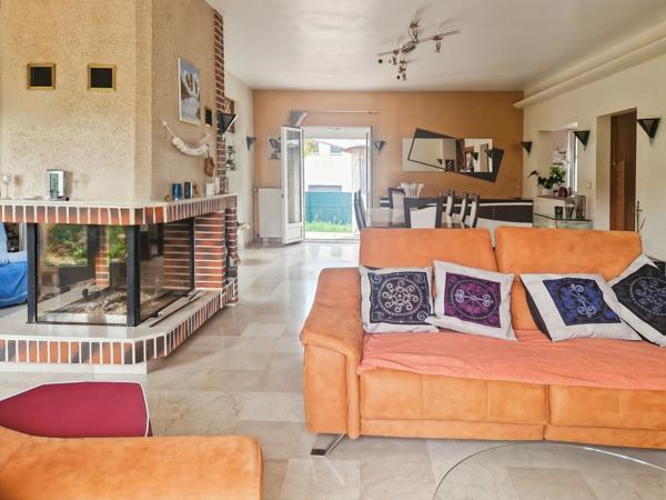 (45140) INGRÉ - 7 PIÈCES - 5 CHAMBRES - 203 m² - BEAUX VOLUMES - TERRAIN 1600 m² - TERRASSE - SOUS-SOL ET GARAGE