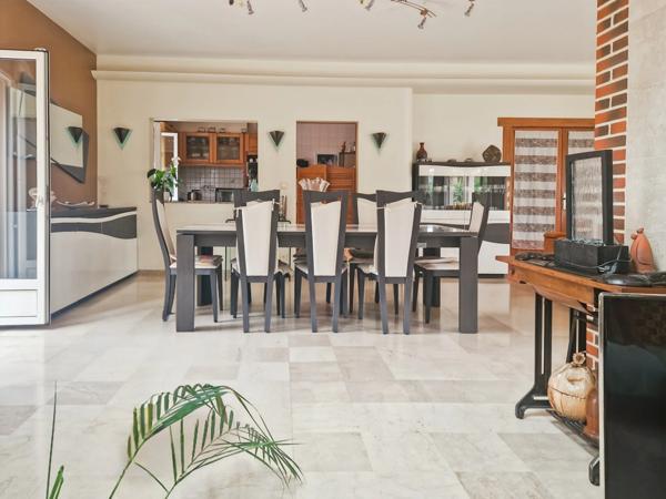 (45140) INGRÉ - 7 PIÈCES - 5 CHAMBRES - 203 m² - BEAUX VOLUMES - TERRAIN 1600 m² - TERRASSE - SOUS-SOL ET GARAGE