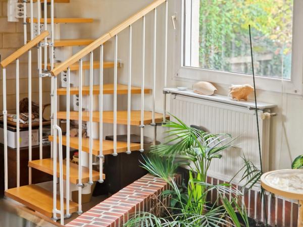 (45140) INGRÉ - 7 PIÈCES - 5 CHAMBRES - 203 m² - BEAUX VOLUMES - TERRAIN 1600 m² - TERRASSE - SOUS-SOL ET GARAGE