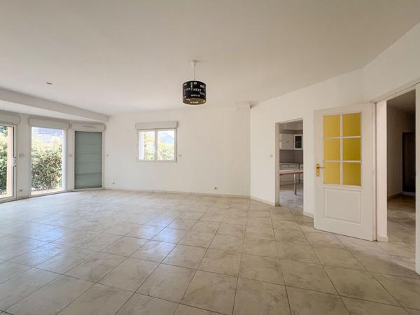 Maison familiale à Beaucouzé de 200m2, 5 chambres (possible 6), double garage et jardin