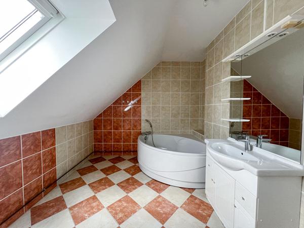 Maison familiale à Beaucouzé de 200m2, 5 chambres (possible 6), double garage et jardin