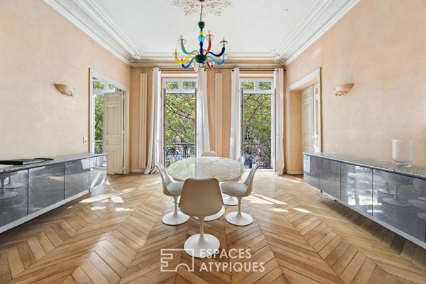 Duplex de caractère avec balcon à revisiter à Saint Michel