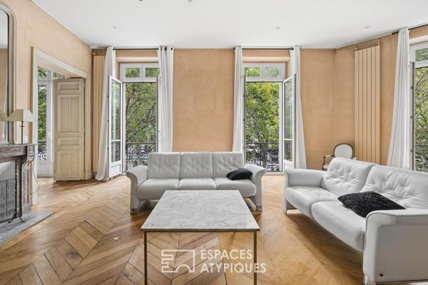 Duplex de caractère avec balcon à revisiter à Saint Michel