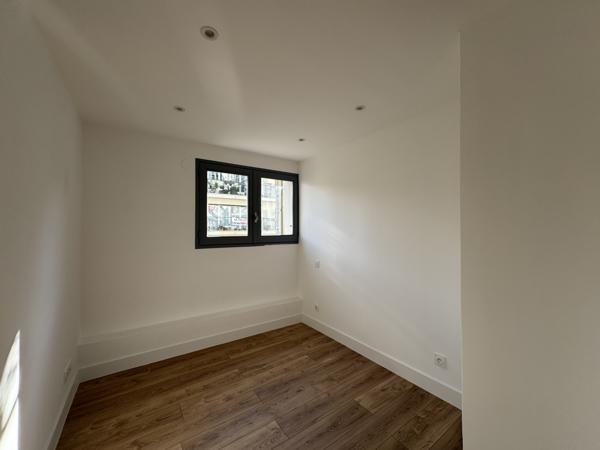 Montpellier (34000) Montpellier Centre Ville proche Gare Saint ROCH. Appartement T3 rénové avec 2 chambres, terrasse et garage.