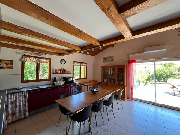 Immeuble de 218 m² - 3 logements - Activité gîte en cours - Terrain 2250 m²