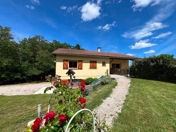Immeuble de 218 m² - 3 logements - Activité gîte en cours - Terrain 2250 m²