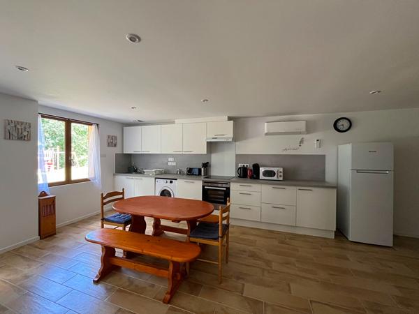 Immeuble de 218 m² - 3 logements - Activité gîte en cours - Terrain 2250 m²