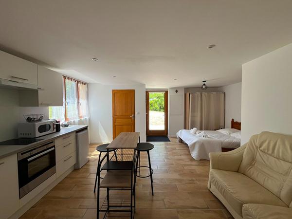 Immeuble de 218 m² - 3 logements - Activité gîte en cours - Terrain 2250 m²