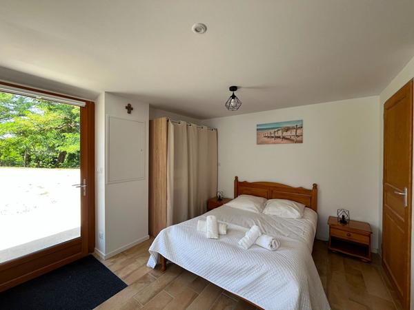 Immeuble de 218 m² - 3 logements - Activité gîte en cours - Terrain 2250 m²