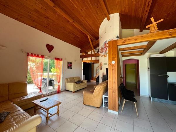 Immeuble de 218 m² - 3 logements - Activité gîte en cours - Terrain 2250 m²