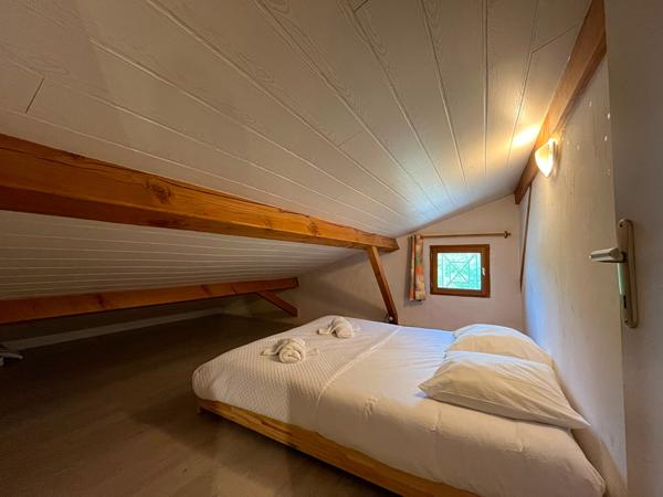 Immeuble de 218 m² - 3 logements - Activité gîte en cours - Terrain 2250 m²