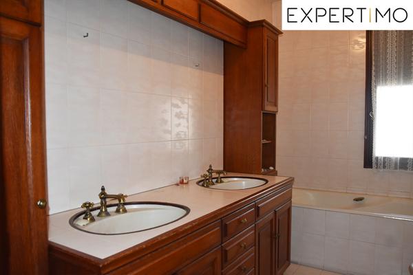 Saint-Éloy-les-Mines (63700) Montaigut-en-Combraille, Maison de Bourg de 184 m²