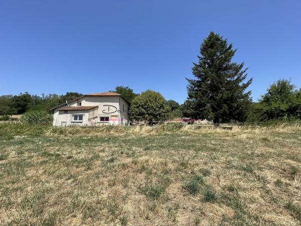 Maison à rénover avec grand terrain attenant en pleine campagne