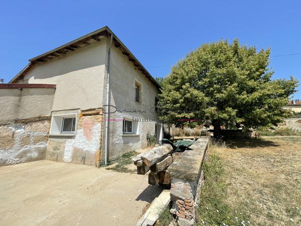 Maison à rénover avec grand terrain attenant en pleine campagne