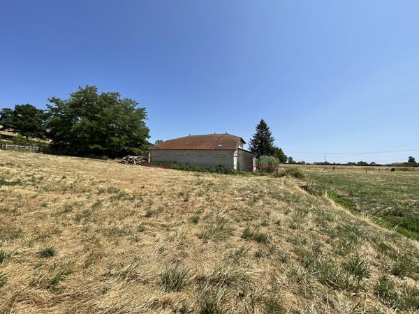 Maison à rénover avec grand terrain attenant en pleine campagne