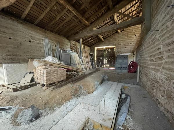 Maison à rénover avec grand terrain attenant en pleine campagne