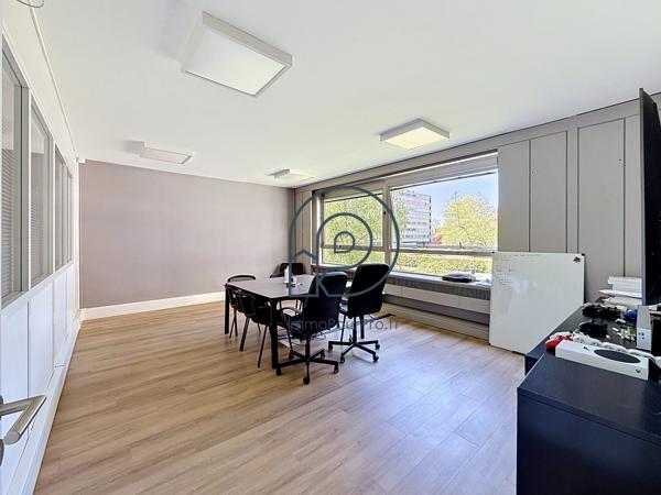 Croix – Résidence Flandre | Bureaux 157 m² entièrement rénovés | Avenue de Flandre | À vendre