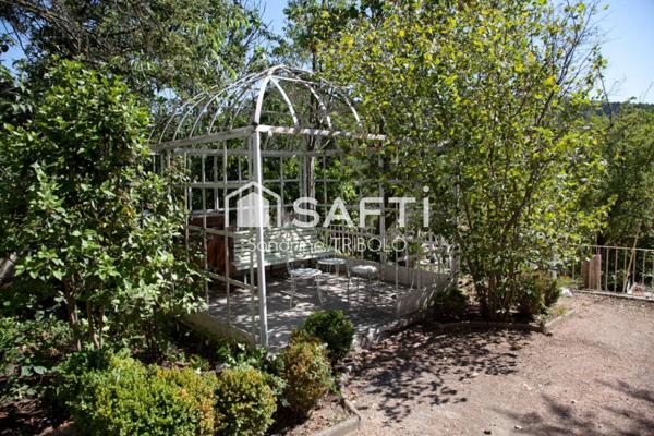 Opportunité rare pour investisseurs. Maison divisée en appartements pour du locatif