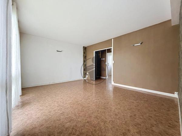 Vente                                                      Appartement
                        
                     4 pièces                      70 m2                     à Saint-Quentin
