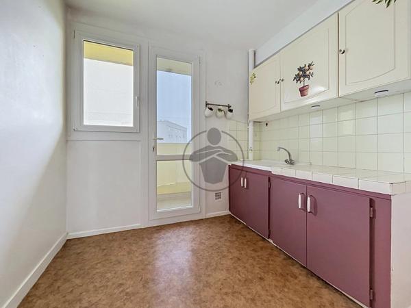 Vente                                                      Appartement
                        
                     4 pièces                      70 m2                     à Saint-Quentin