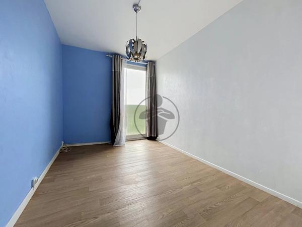 Vente                                                      Appartement
                        
                     4 pièces                      70 m2                     à Saint-Quentin