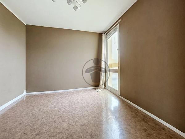 Vente                                                      Appartement
                        
                     4 pièces                      70 m2                     à Saint-Quentin