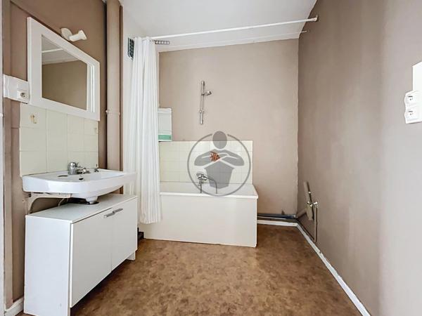 Vente                                                      Appartement
                        
                     4 pièces                      70 m2                     à Saint-Quentin