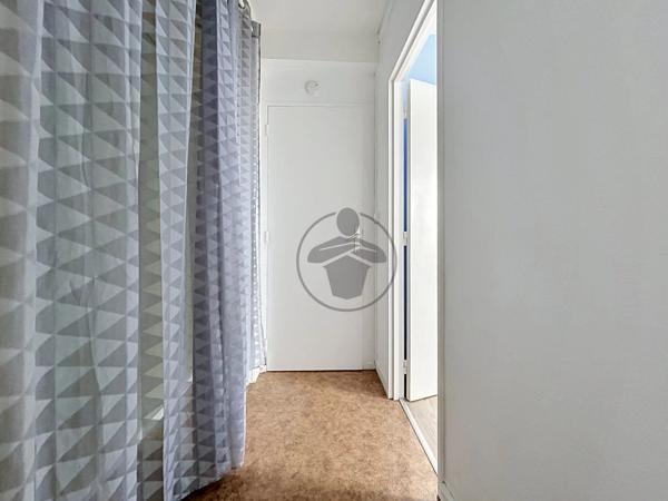 Vente                                                      Appartement
                        
                     4 pièces                      70 m2                     à Saint-Quentin