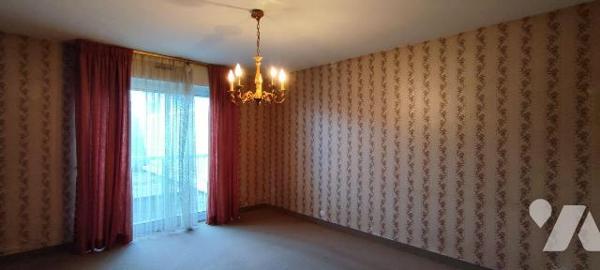 Centre Ville, appartement de 45m², en RDC , comprenant : Entrée desservant pièce de vie avec co...