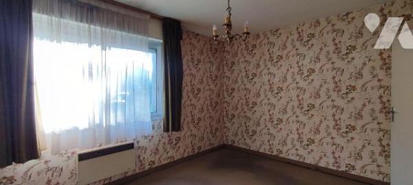 Centre Ville, appartement de 45m², en RDC , comprenant : Entrée desservant pièce de vie avec co...