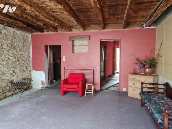 À Vendre à La Chèze Ancien commerce situé en plein bourg de la chèze 