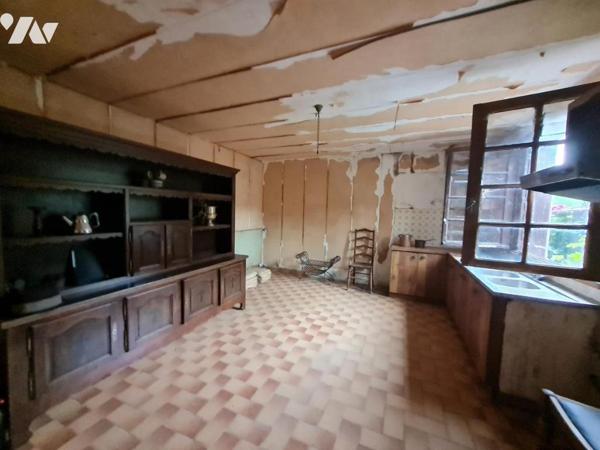 À Vendre à La Chèze Ancien commerce situé en plein bourg de la chèze 